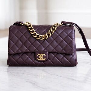 CHANEL Quilted Shoulder Bag in Plum with Gold Chain
